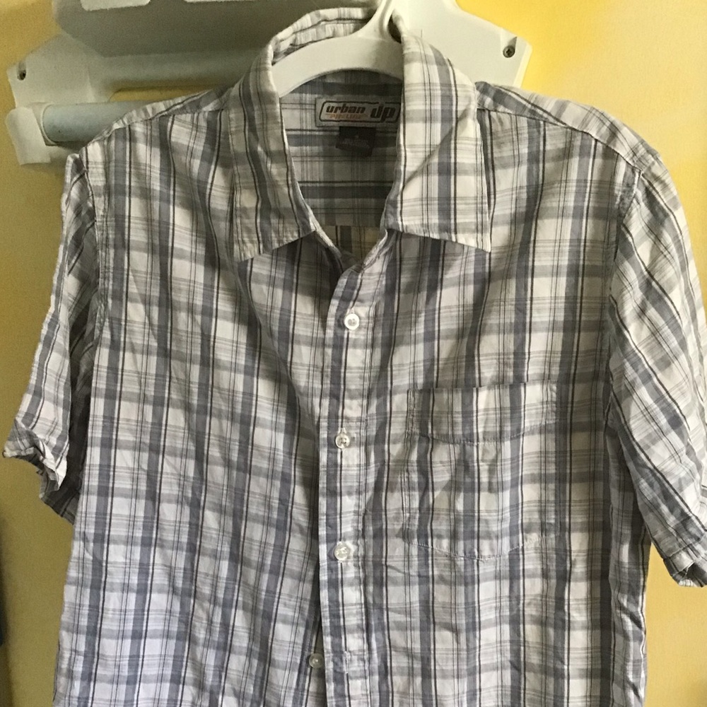 Men’s S short sleeve button down. Great shape!
